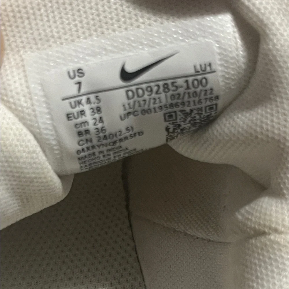 NEW Nike Womens Air Max Bella TR 5 Fitness Running Shoes White Women’s Sz 7